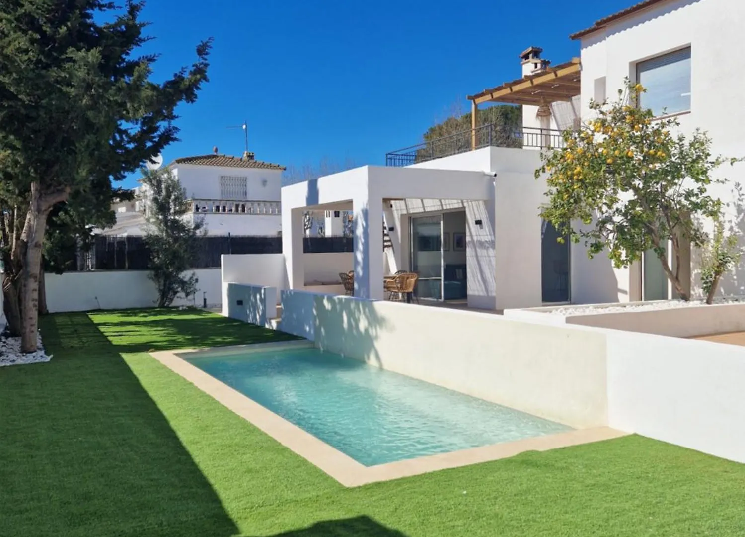 Gorgot P1 I Apartamento Con Terraza Y Piscina Comunitaria Cerca De La Playa Empuriabrava Spanien